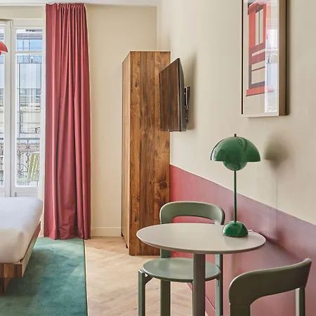 Numa Champs-élysées Aparthotel 4*
