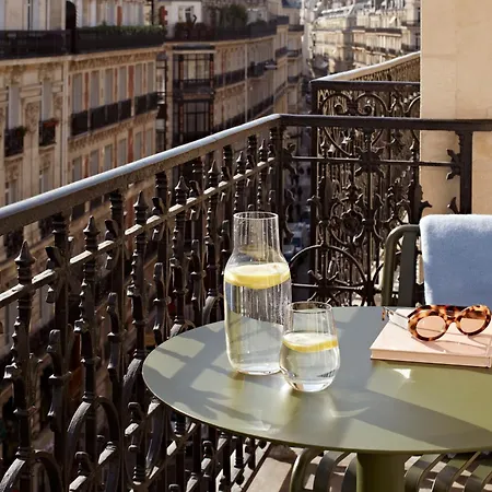 Numa Champs-élysées Aparthotel 4*